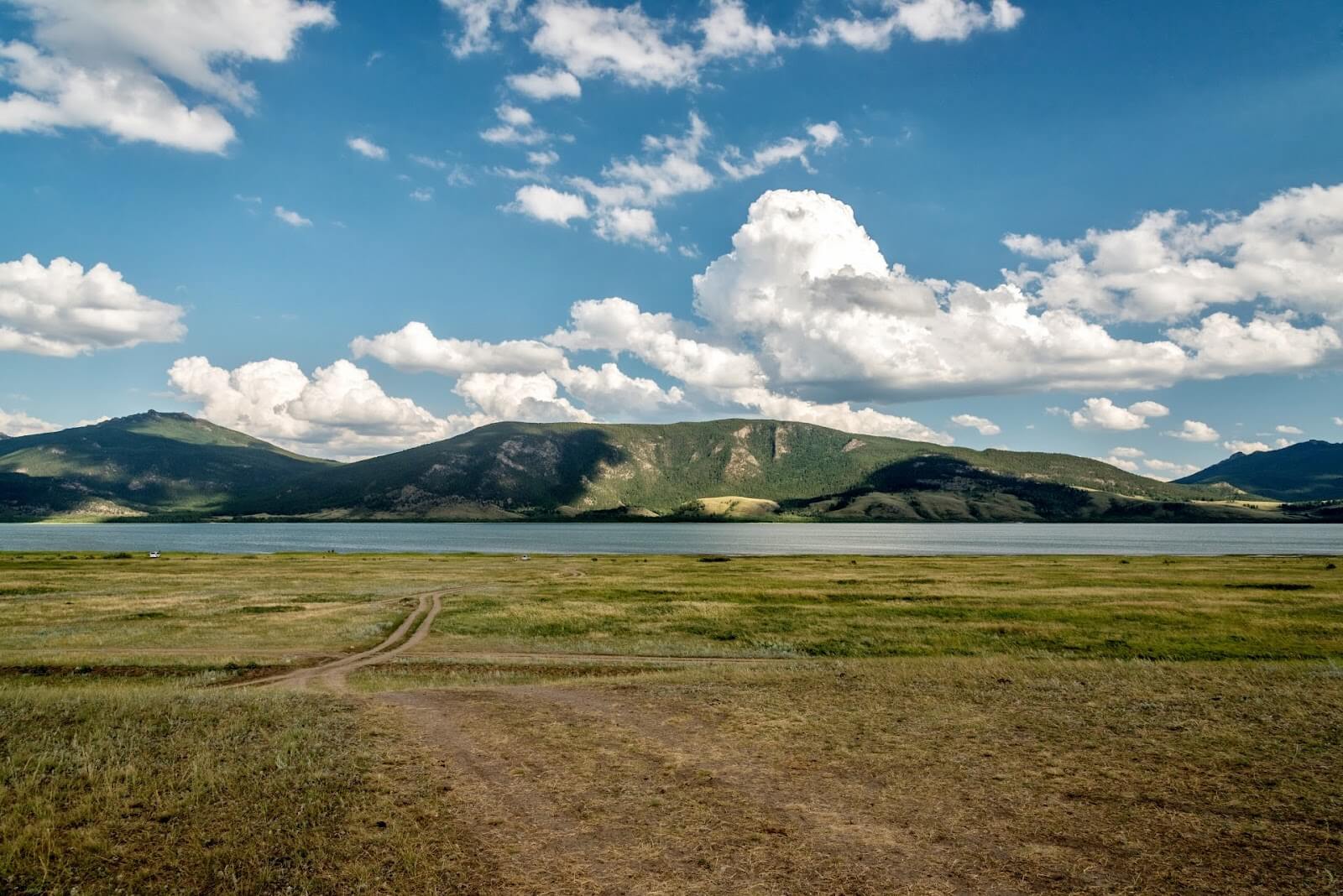 Вид на Больше Чебачье Озеро. Казахстан