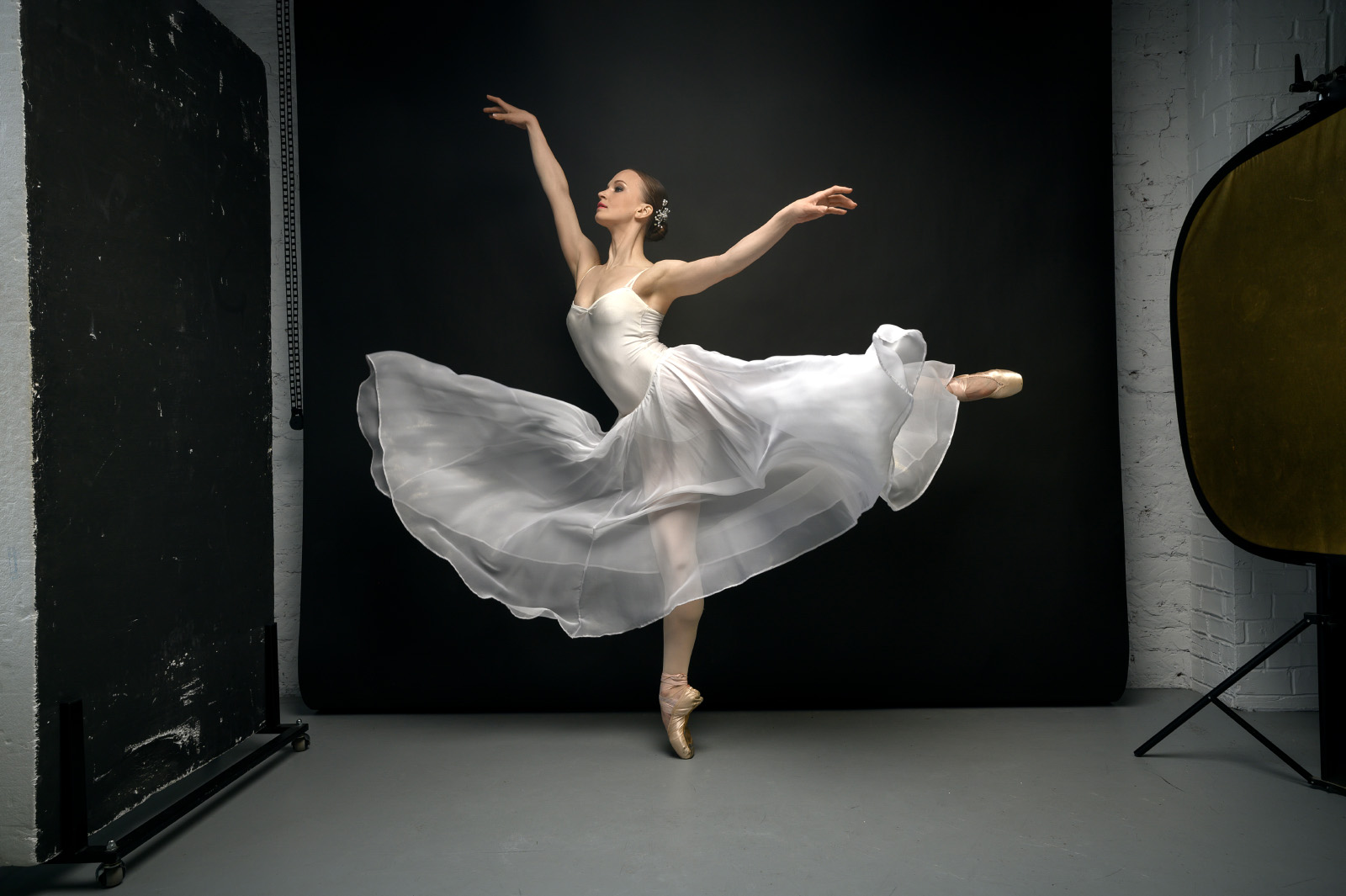 Студийная фотосессия для профессиональной балерины