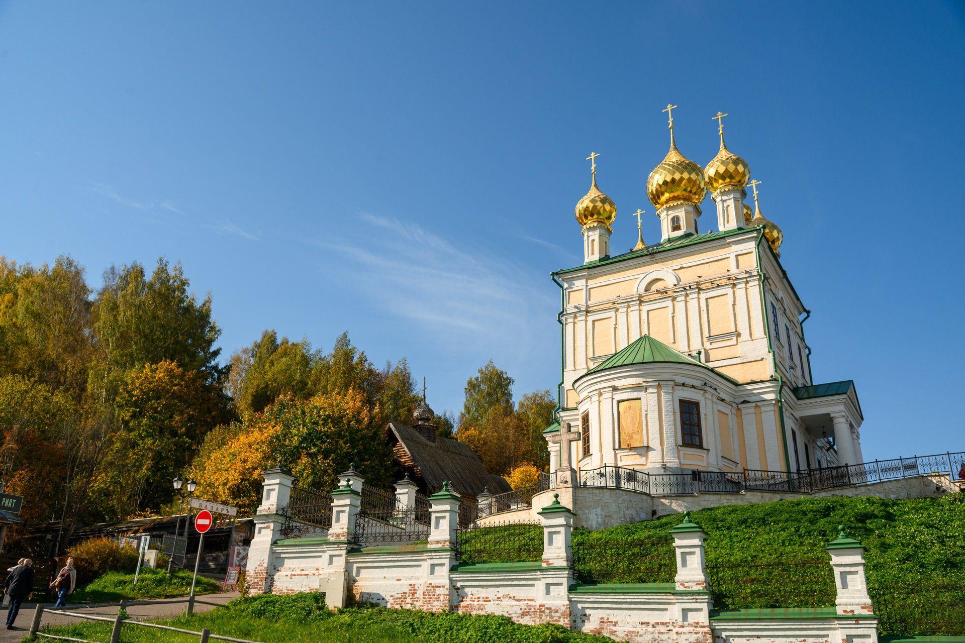 Воскресенская церковь в Плёсе